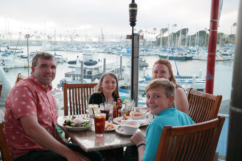 Choose Lighthouse Oyster Bar & Grill for Fresh Seafood and Spectacular