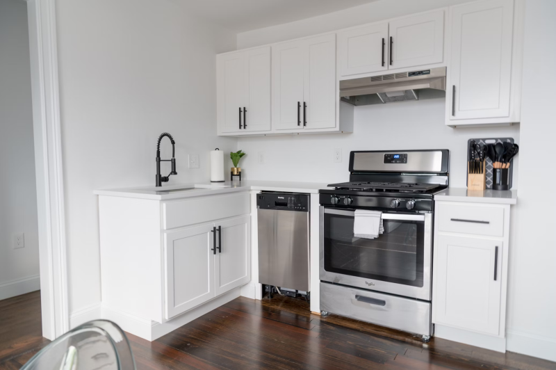 Many extended stay hotels offer suites with fully fitted kitchens, adding to families’ comfort and convenience