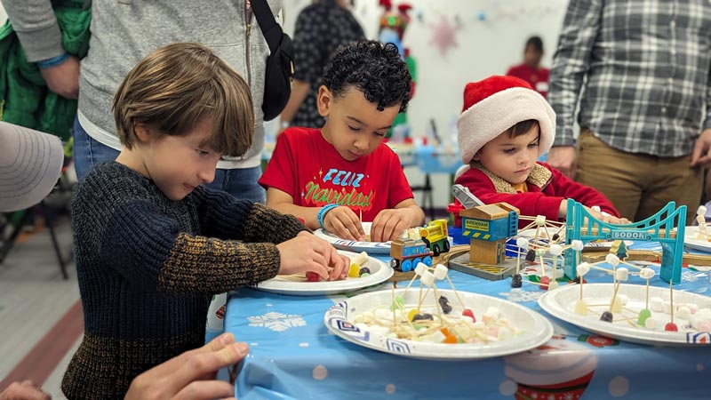 akron-ohio-childrens-museum-pancake-breakfast-honds-on-holidays-and-hotcakes-christmas-event-akron-ohio