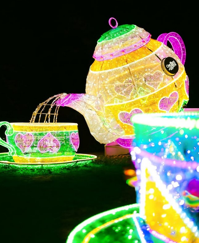 garden of lights in ohio alice in wonderland christmas lights event