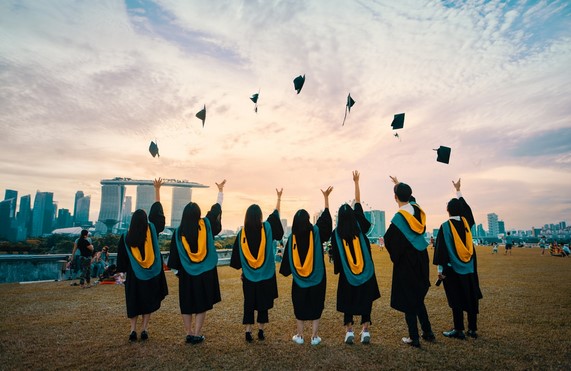 The Key Elements of a Well-Planned Graduation Celebration - Akron Ohio Moms