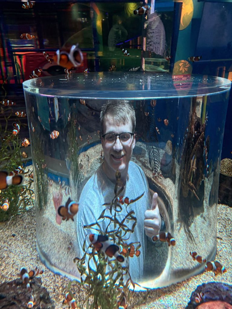 fish-tunnel-ripleys-smokies-gatlinburg