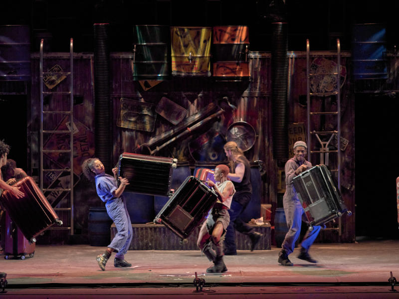 stomp-percussion-show-ej-thomas-hall-akron (8)