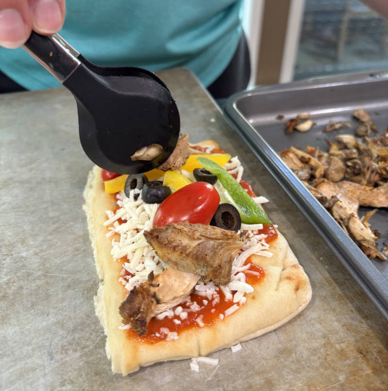 How to Host a DIY Flatbread Pizza Bar for Parties 5