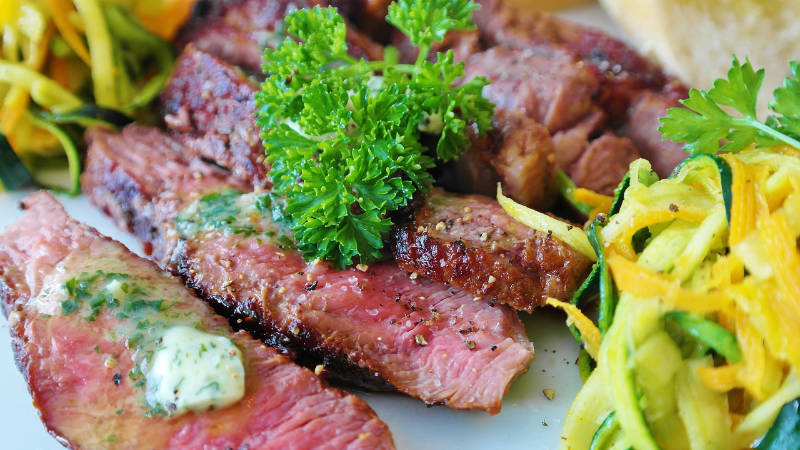 Steak Dinner Image by -Rita-👩🍳 und 📷 mit ❤ from Pixabay