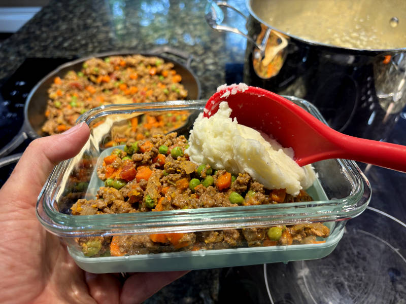 Meal prep Shepherd's Pie ello glass meal prep containers meal prep containers